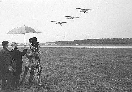 Burda Staffel am Flugplatz Karlsruhe-Forchheim 1966